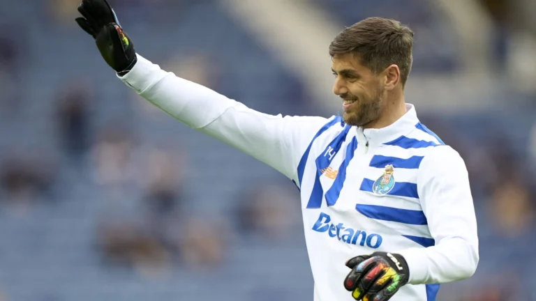 Goleiro que encantou Abel na estreia do Palmeiras já jogou com ‘Pelé’