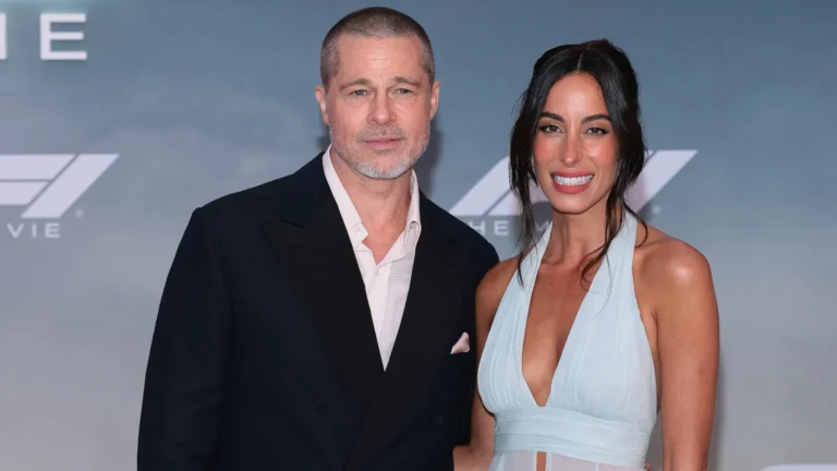 Brad Pitt surge com namorada e rouba a cena na estreia de F1 em NY