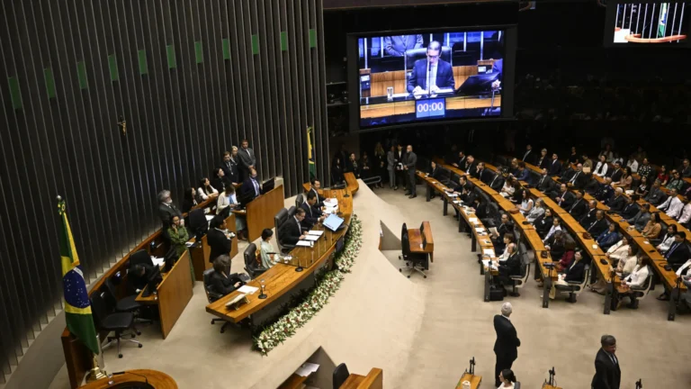 Câmara aprova urgência para suspender decreto do IOF