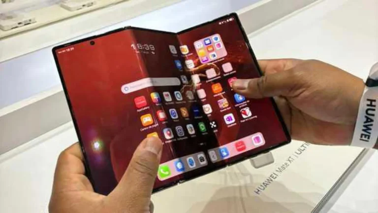 Huawei lança no Brasil celular de R$ 33 mil, primeiro do mundo com tela que dobra em três