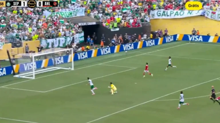 Palmeiras marca dois gols contra o Al Ahly e jogo é interrompido; veja