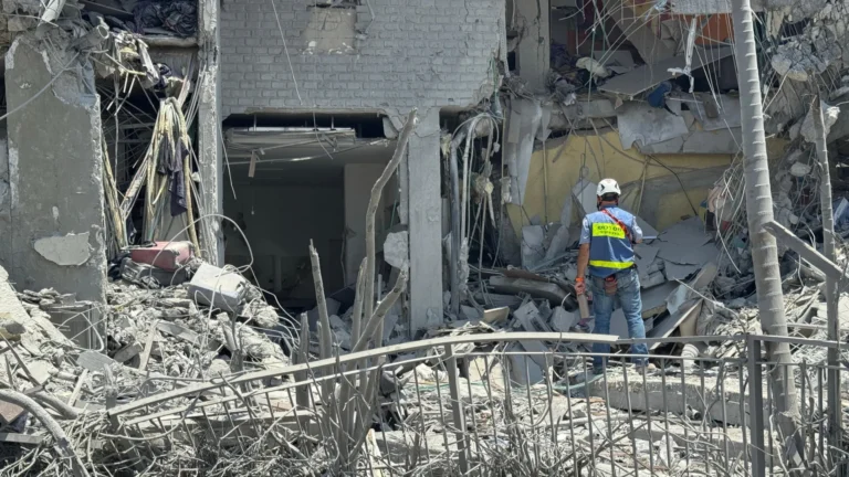 Após ataque dos EUA, Irã lança nova onda de mísseis contra Israel