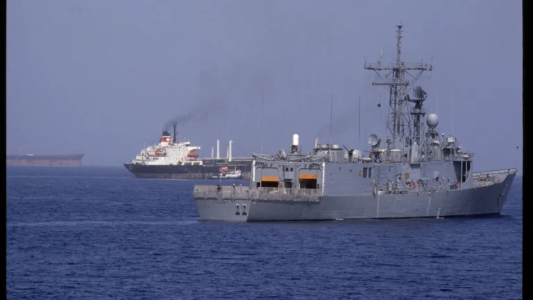 Parlamento do Irã aprova fechamento do Estreito de Ormuz, diz mídia local