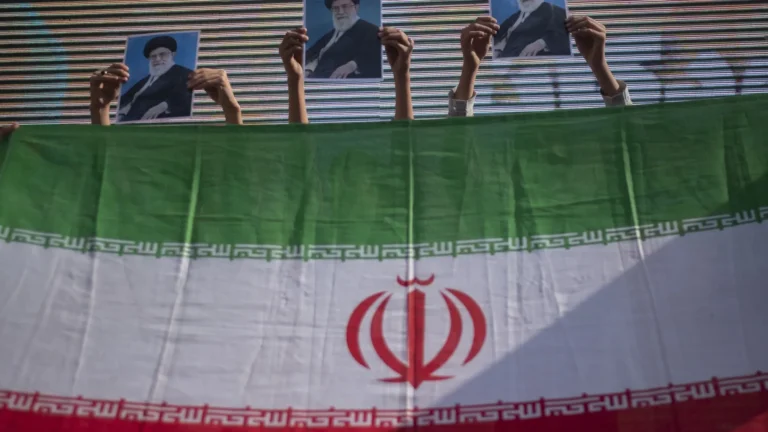 Irã diz que vai restaurar indústria nuclear atacada por EUA e Israel