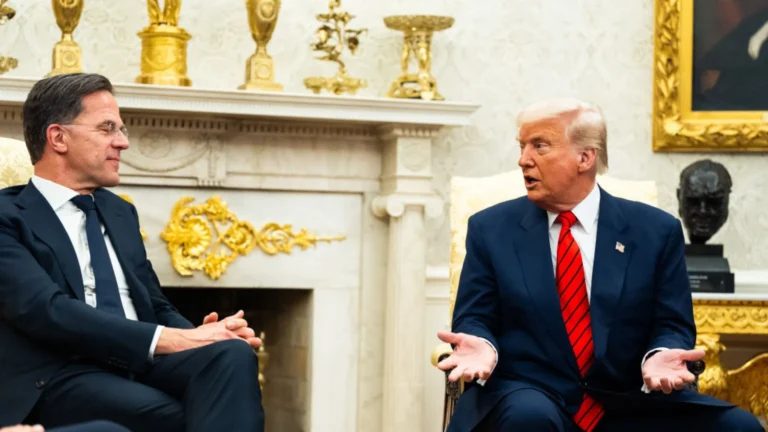 Trump divulga SMS privado com agradecimento de secretário-geral da OTAN