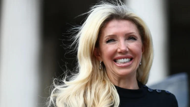 Mãe é acusada de matar filha com câncer devido a “teorias da conspiração”