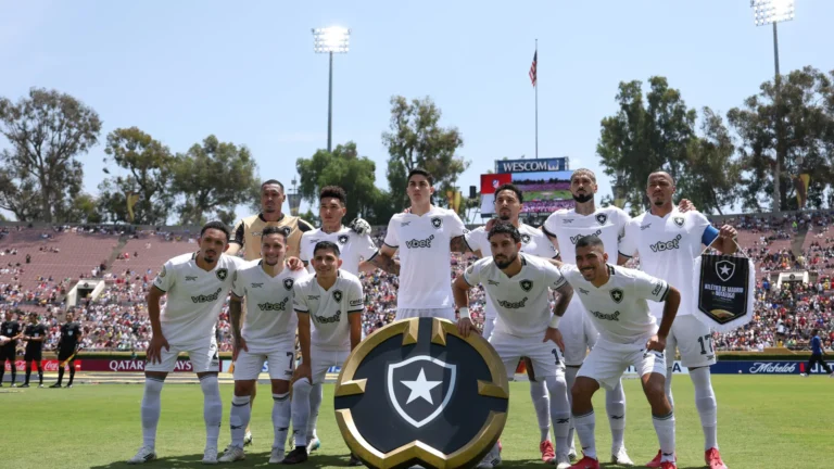 Sem técnico e artilheiro, Botafogo terá 15 dias para arrumar a casa