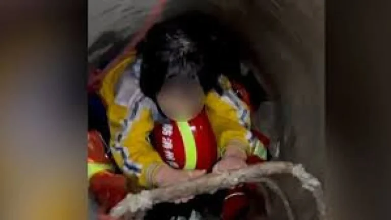 Menina de 8 anos resgatada após ficar sete horas presa em esgoto na China
