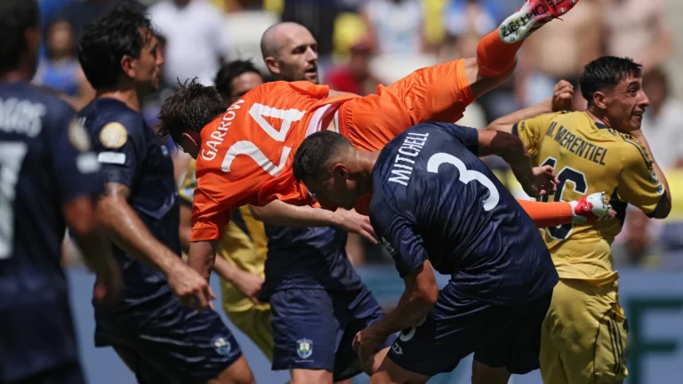 Prêmio do Auckland City é alvo de disputa com federação local