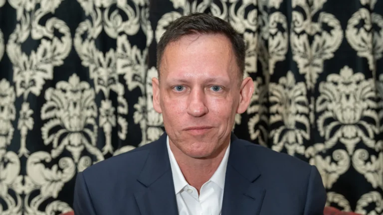 Peter Thiel diz que IA não basta para romper estagnação tecnológica