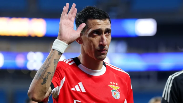 Di María não segura as lágrimas no emocionante adeus ao Benfica; veja