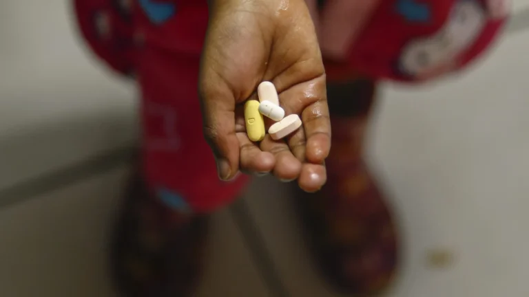 ONU: 4 milhões de pessoas podem morrer de aids devido a cortes dos EUA