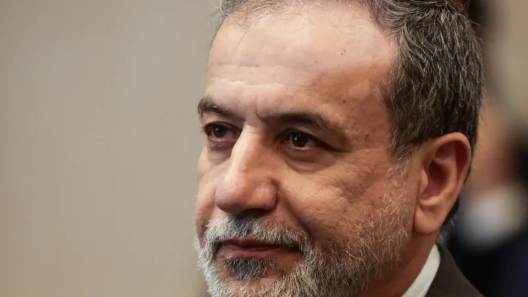 Irã rejeita retomada rápida de diálogo nuclear e exige garantias dos EUA