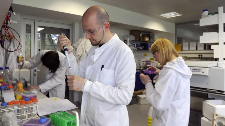 Casos de hepatite A disparam em São Paulo e acendem alerta sanitário