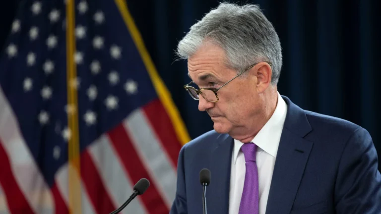 Trump ataca Powell e diz que presidente do Fed é ‘muito estúpido e político’ para o cargo
