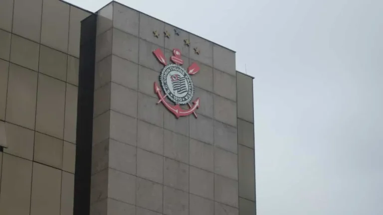 Corinthians adota cautela no mercado, mas tem pressa por novo ponta