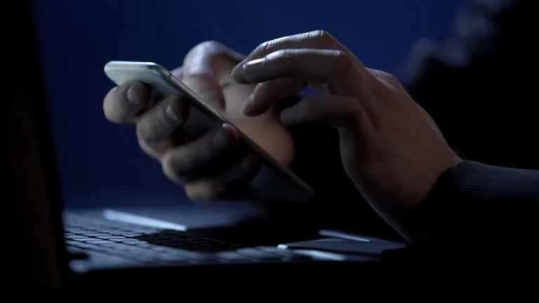 Brasil tem 2,1 milhões de golpes e bate recorde, mesmo com queda de roubos de celular