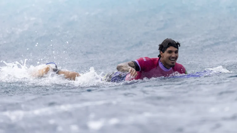Lesão tira brasileiro do Taiti e pode abrir vaga para Gabriel Medina