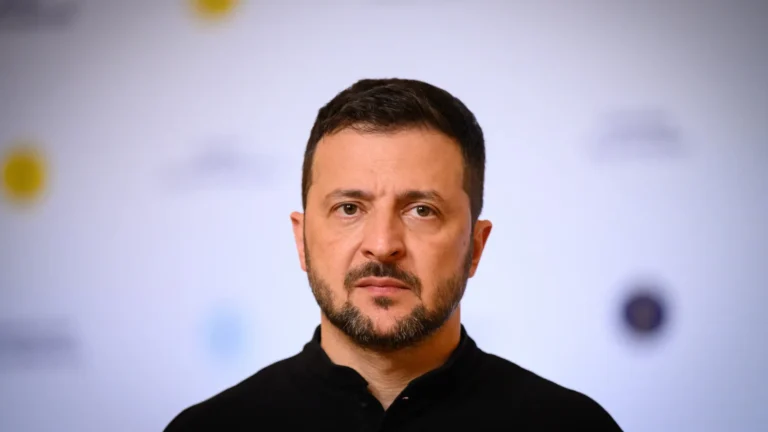 Zelensky diz que Putin ‘mente’ e que prazo de Trump é desperdício