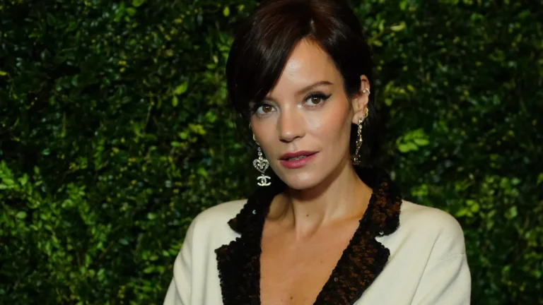 Lily Allen afirma ter feito vários abortos na juventude