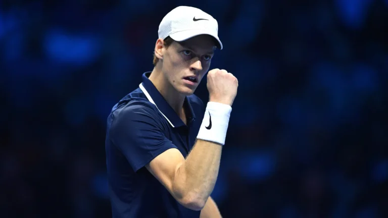 Sinner supera Shelton em sets diretos e volta às semifinais de Wimbledon