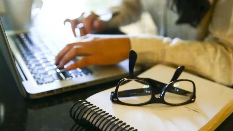 Faculdades devem elevar mensalidade após nova regra para EAD, avaliam instituições