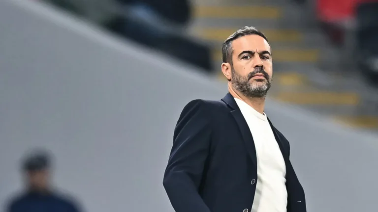 Artur Jorge passa por cirurgia e se afasta do Al-Rayyan por 10 dias