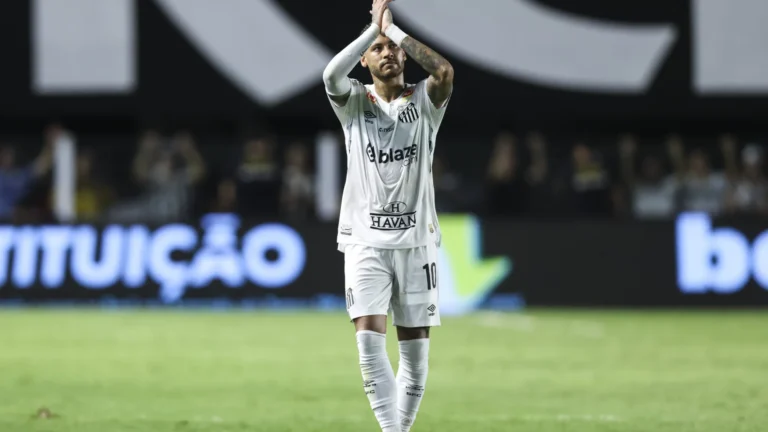 Santos vence amistoso em noite inspirada de Neymar; invasões forçam fim