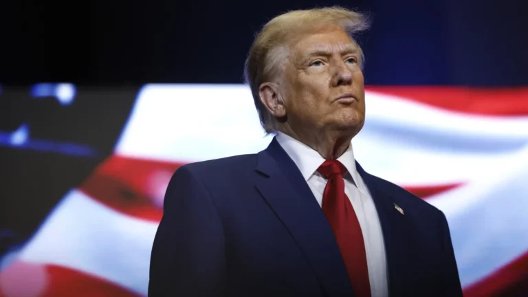 Trump corta ajuda militar à Ucrânia; Rússia celebra