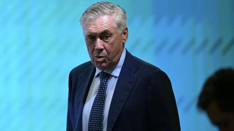 Ancelotti marca data para volta das férias e vai fixar residência no Rio