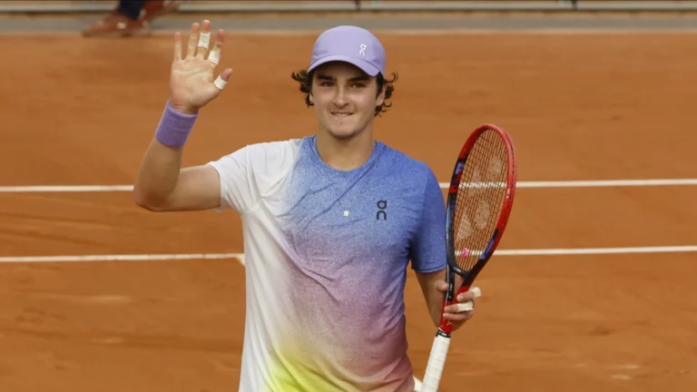 Quais as armas de João Fonseca para bater Jenson Brooksby e chegar à 3ª rodada de Wimbledon?