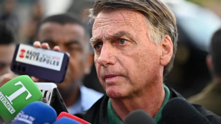 Tornozeleira antecipa afastamento de Bolsonaro do palco político e amplia pressão na sucessão