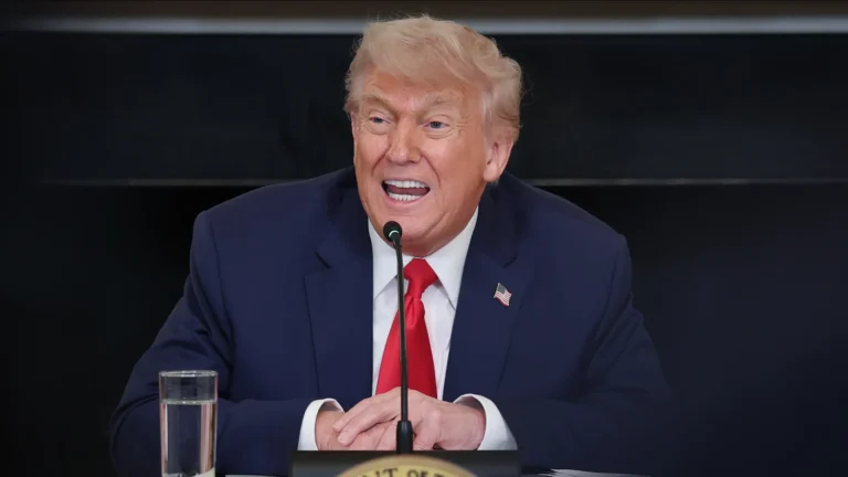 Trump diz manter discussões com UE sobre comércio, um dia após anunciar tarifa