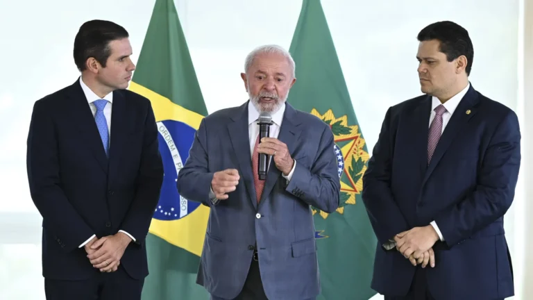 Motta e Alcolumbre falam em soberania, apoiam Lula e isolam ainda mais Bolsonaro