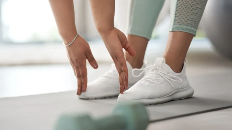 Não consegue tocar os pés? Isso pode dizer muito sobre sua saúde