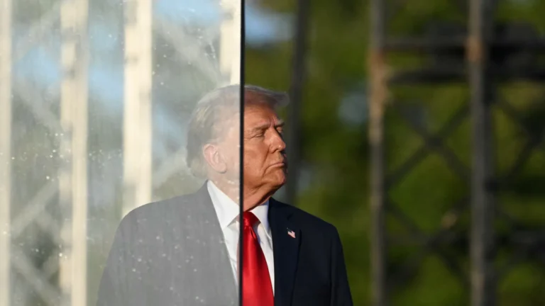 Trump sugere possibilidade de deportar Musk em meio a disputa