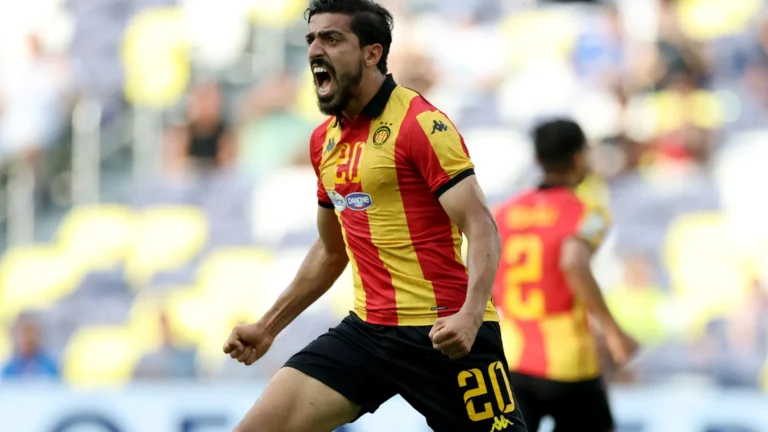 Jogador do Espérance é preso após briga em voo de volta do Mundial