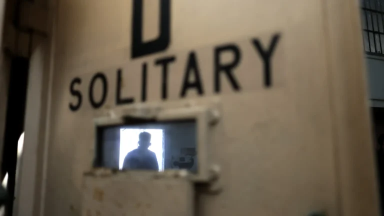 Com apoio de Trump, Flórida envia primeira leva de imigrantes a ‘Alcatraz dos jacarés’