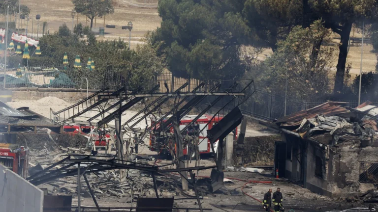 Explosão em posto de gasolina fere mais de 20 pessoas em Roma; imagens