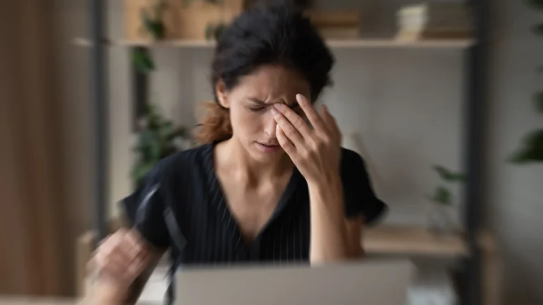 Medicamentos semelhantes ao Ozempic podem tratar enxaquecas crônicas