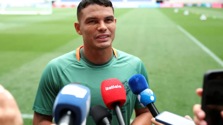 Thiago Silva mantém legado no Chelsea com idolatria e filhos no clube
