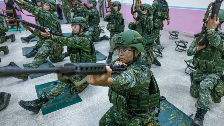 Taiwan inicia maior exercício militar com simulação de ataque da China