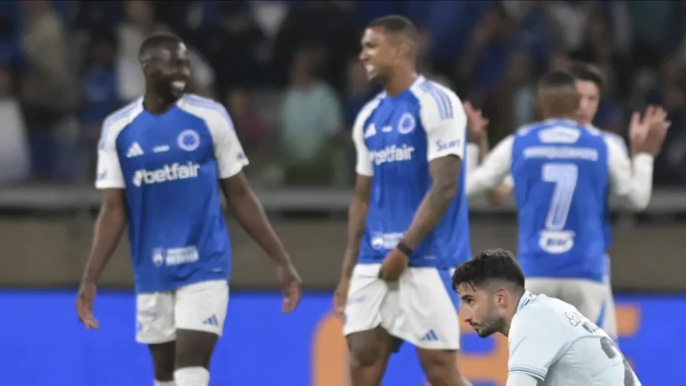 Cruzeiro vence Grêmio com brilho de Kaio Jorge e cola no Flamengo