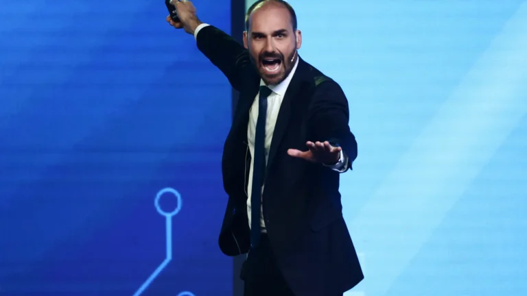 Eduardo Bolsonaro celebra punição a Moraes e diz: “Mais por vir”