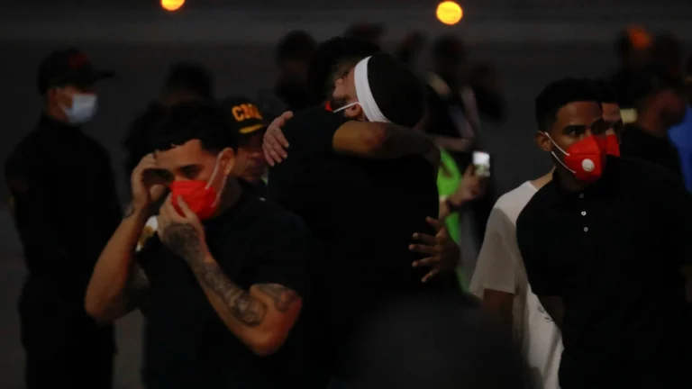 Venezuela faz troca com EUA e recebe 252 deportados de El Salvador; veja
