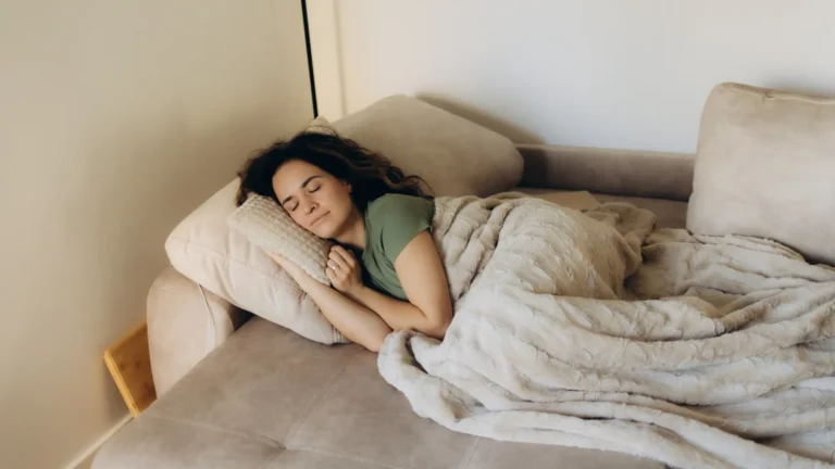 Estudo descobre que dormir demais aumenta o risco de morte. Saiba porquê