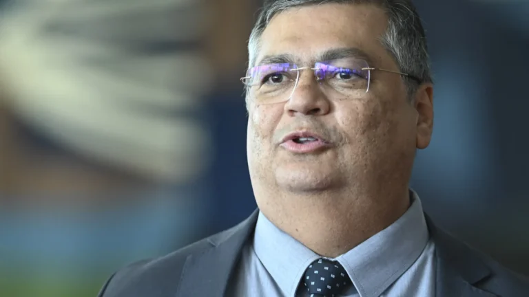 Flávio Dino sai em defesa de Moraes: ‘Está apenas fazendo o seu trabalho’
