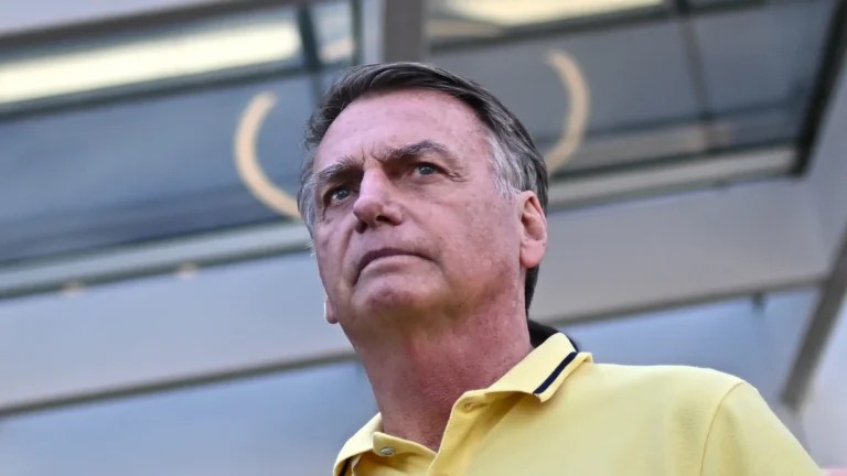 Pedido de asilo para a Argentina era “mero rascunho”, alega Bolsonaro
