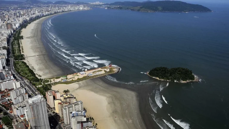Turista é baleado na praia das Astúrias, no Guarujá