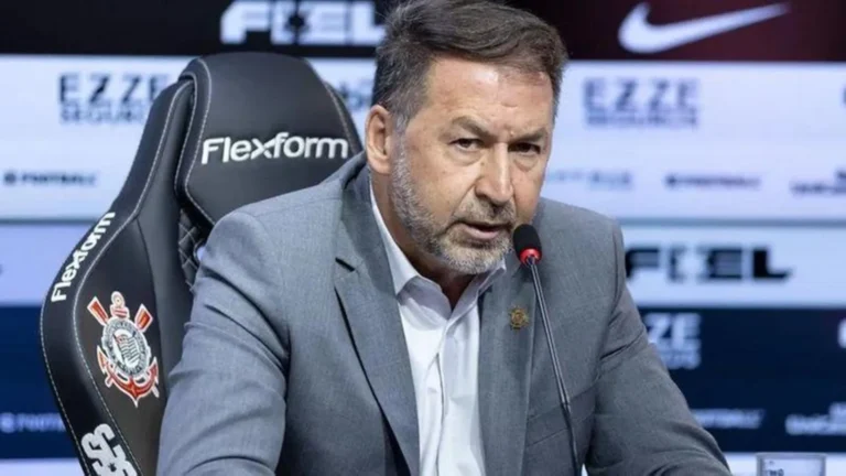 Sócios do Corinthians dão voto final sobre impeachment após últimos esforços de Augusto Melo